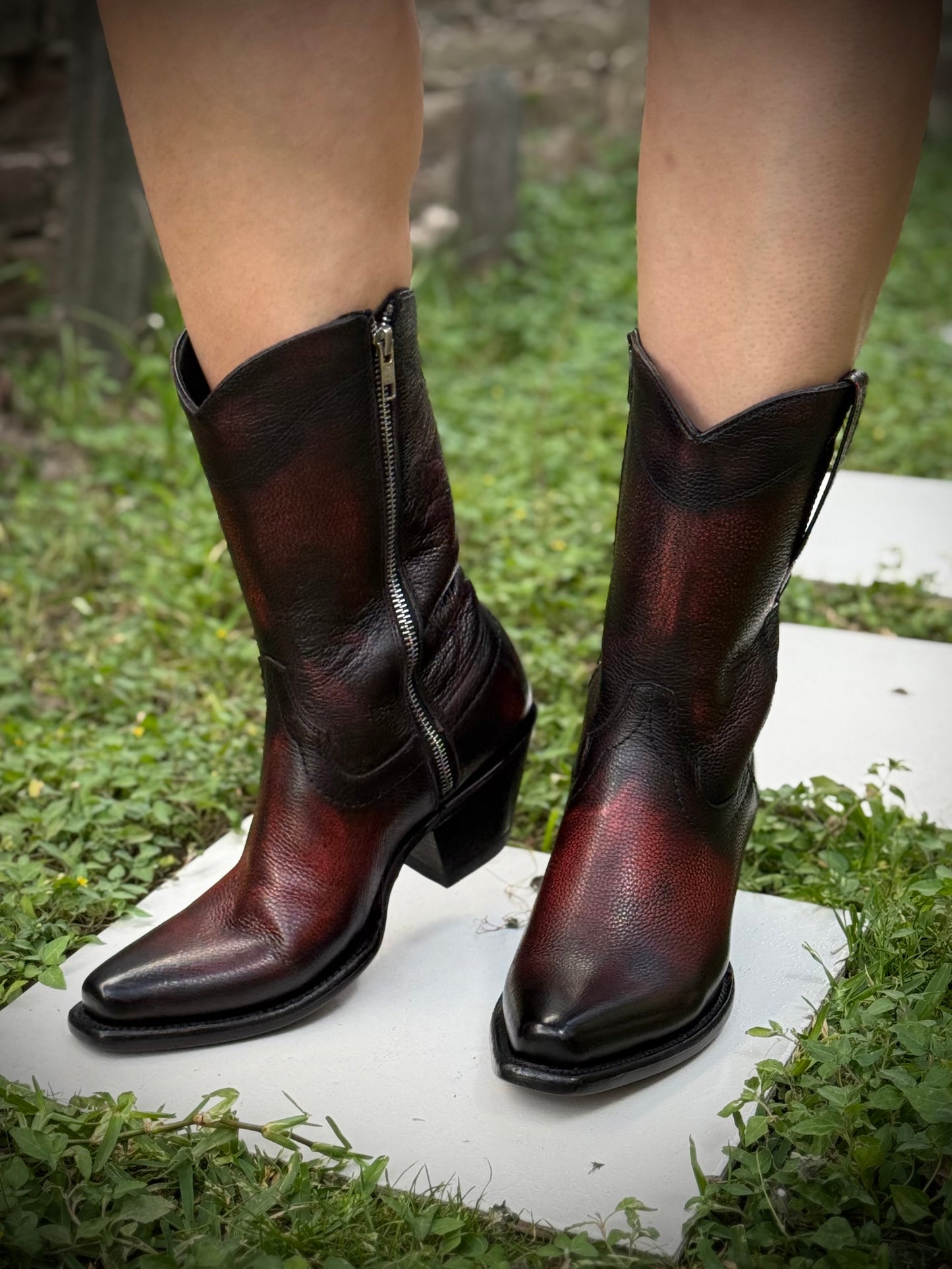 Bota En Piel De Venado Black Cherry Modelo Fer
