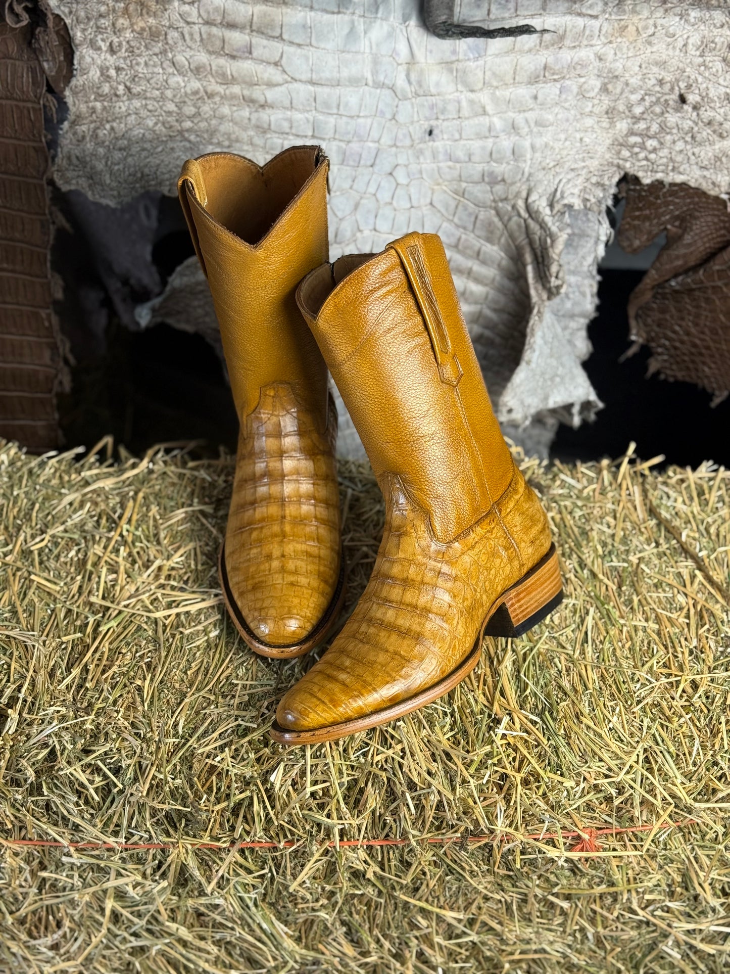 Bota modelo Invasor cocodrilo Paja