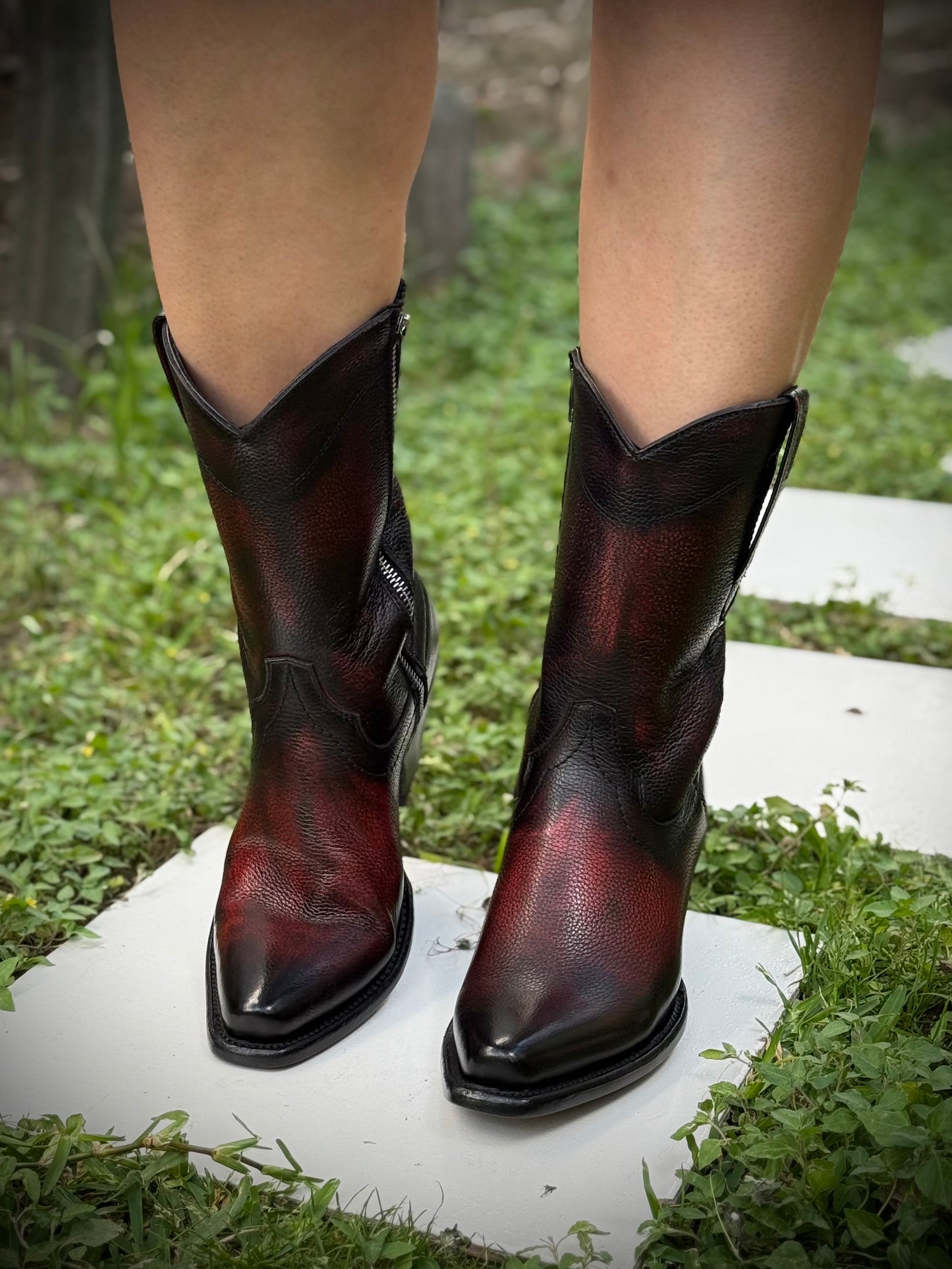 Bota En Piel De Venado Black Cherry Modelo Fer