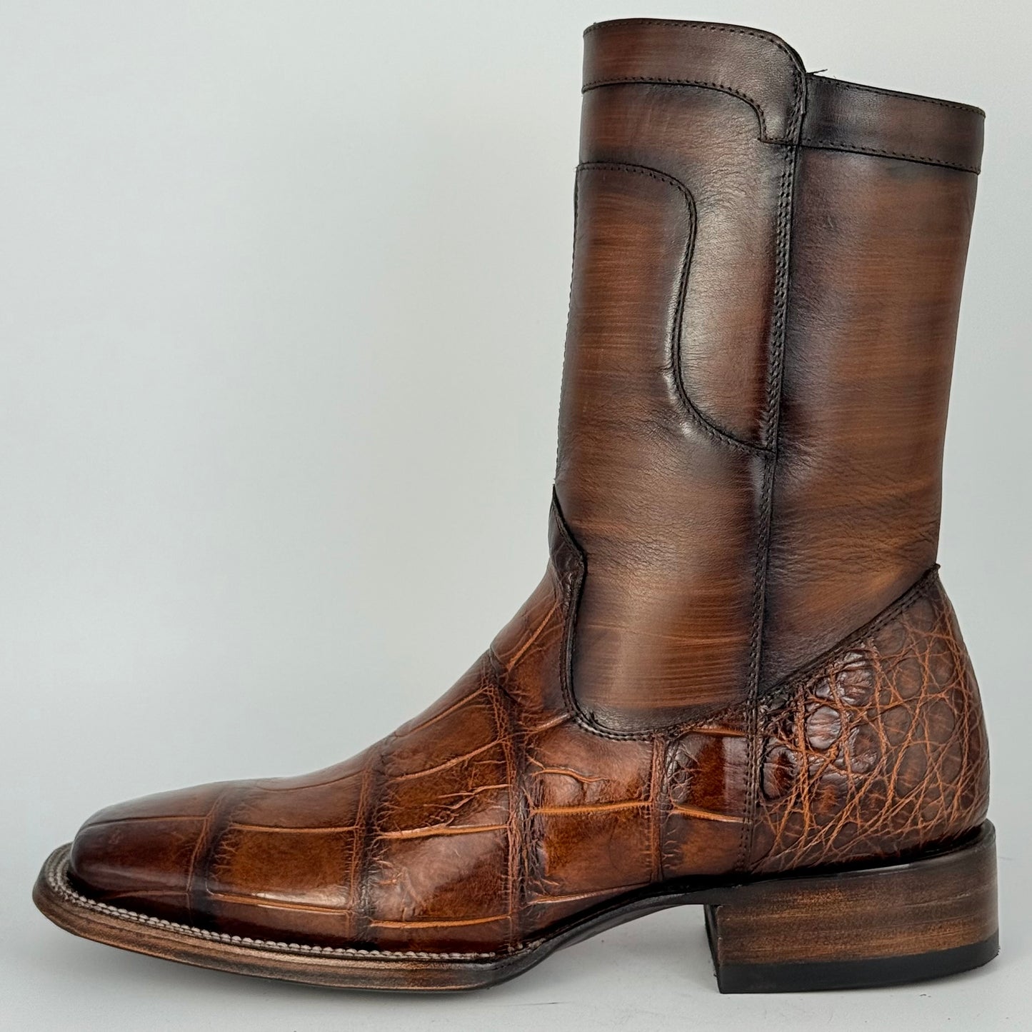 Bota Christian Alligator Tabaco Quemando Bulldog