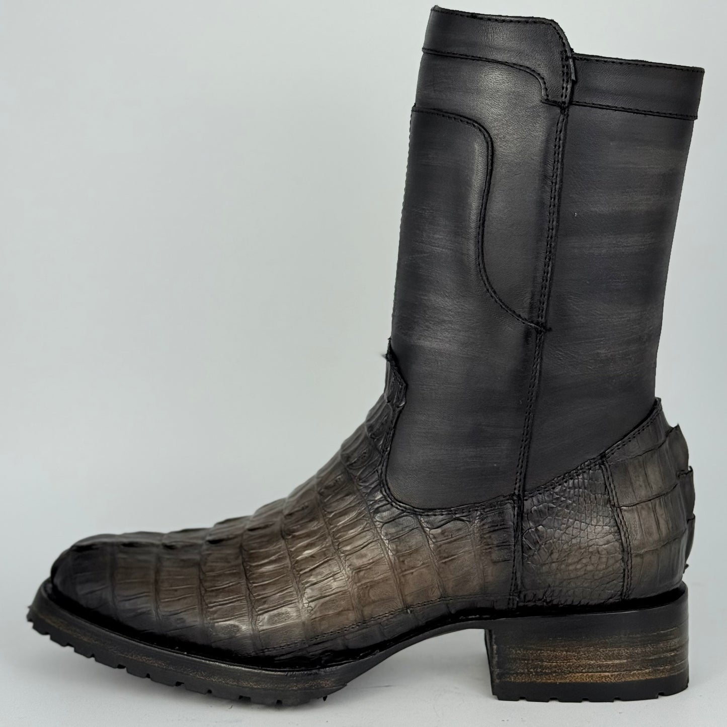 Bota Christian Cola De Cocodrilo Gris Sombreado