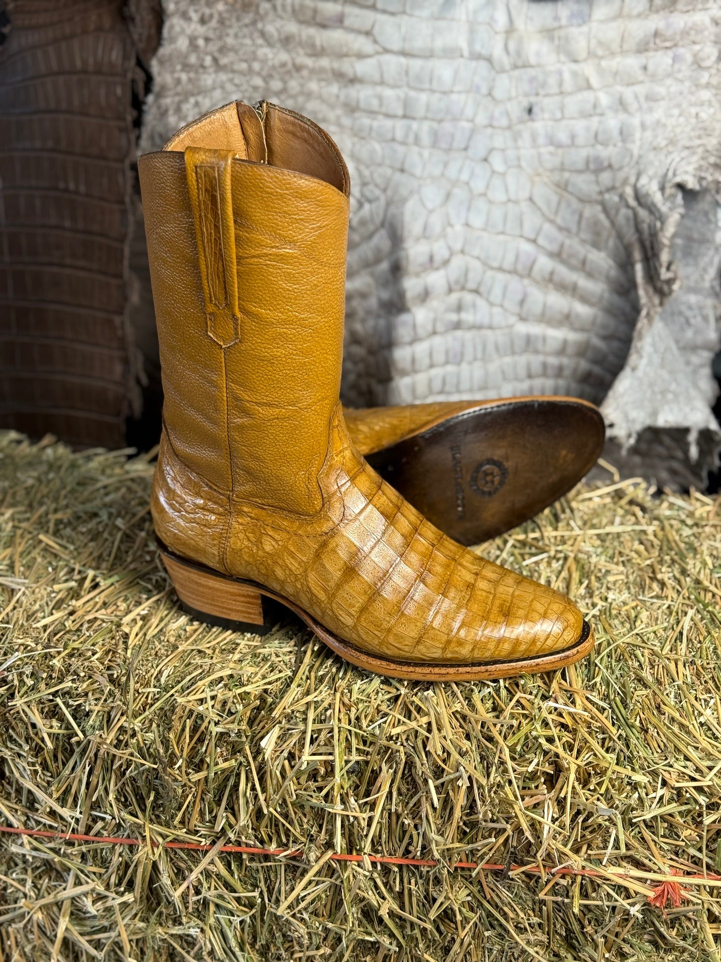 Bota modelo Invasor cocodrilo Paja
