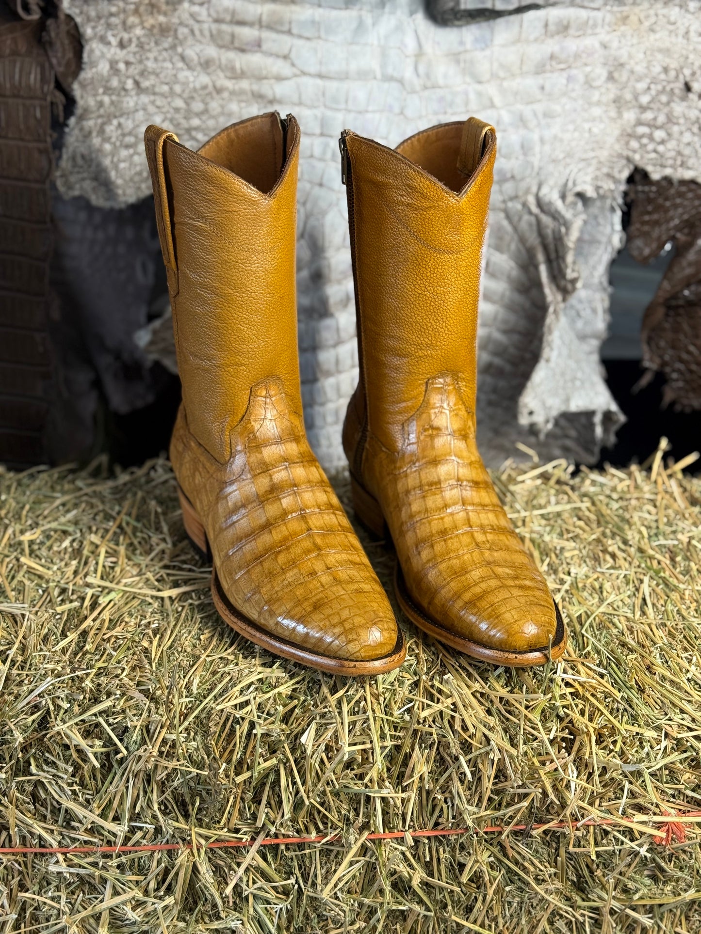 Bota modelo Invasor cocodrilo Paja