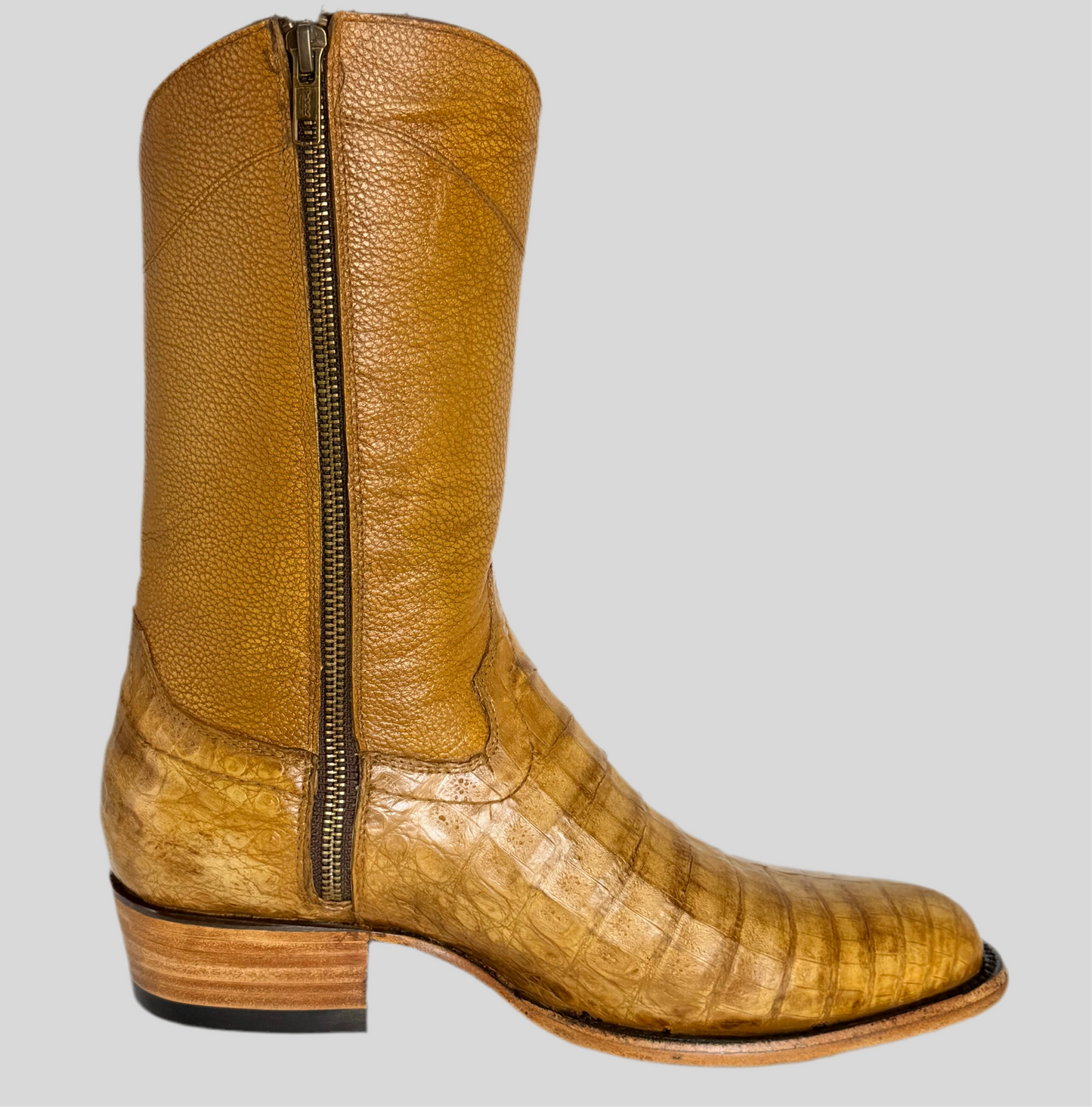 Bota modelo Invasor cocodrilo Paja